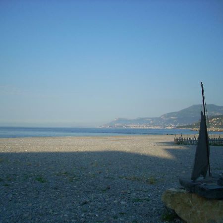 Appartamento Al Mare Di Vintimille Extérieur photo