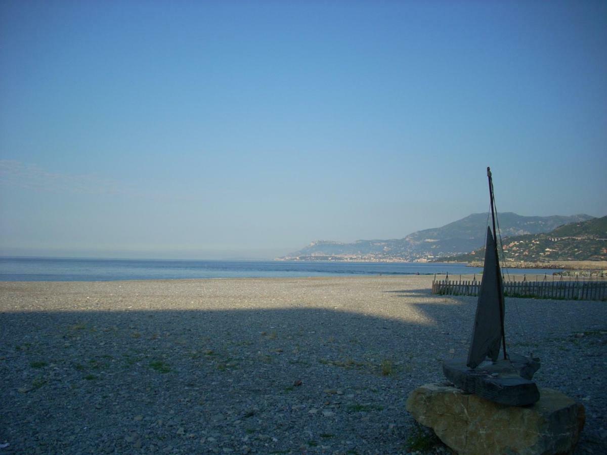 Appartamento Al Mare Di Vintimille Extérieur photo