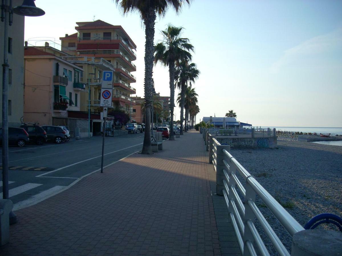 Appartamento Al Mare Di Vintimille Extérieur photo