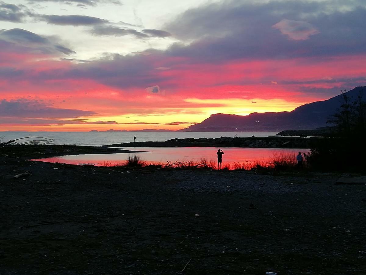 Appartamento Al Mare Di Vintimille Extérieur photo